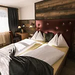 Kristall Otel 4*