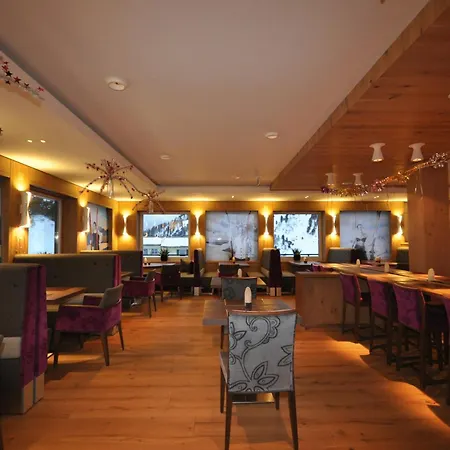Otel Kristall 4*